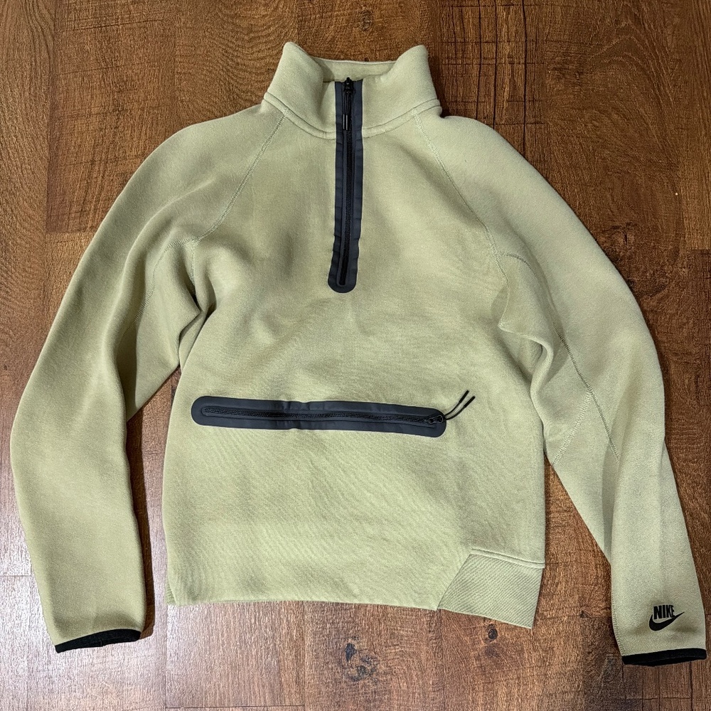 NWOT Nike Sportswear Tech Fleece Men’s 1/2-Zip Sweatshirt in Neutral Olive.